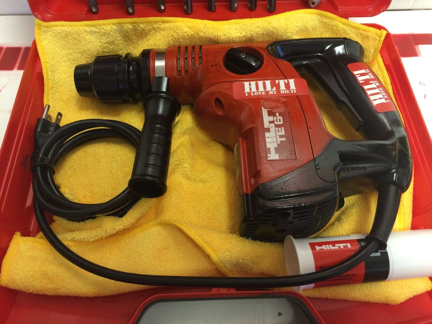 HILTI TE 6-S, PREOWNED, FREE HILTI HAT, SET OF BITS, CHISELS