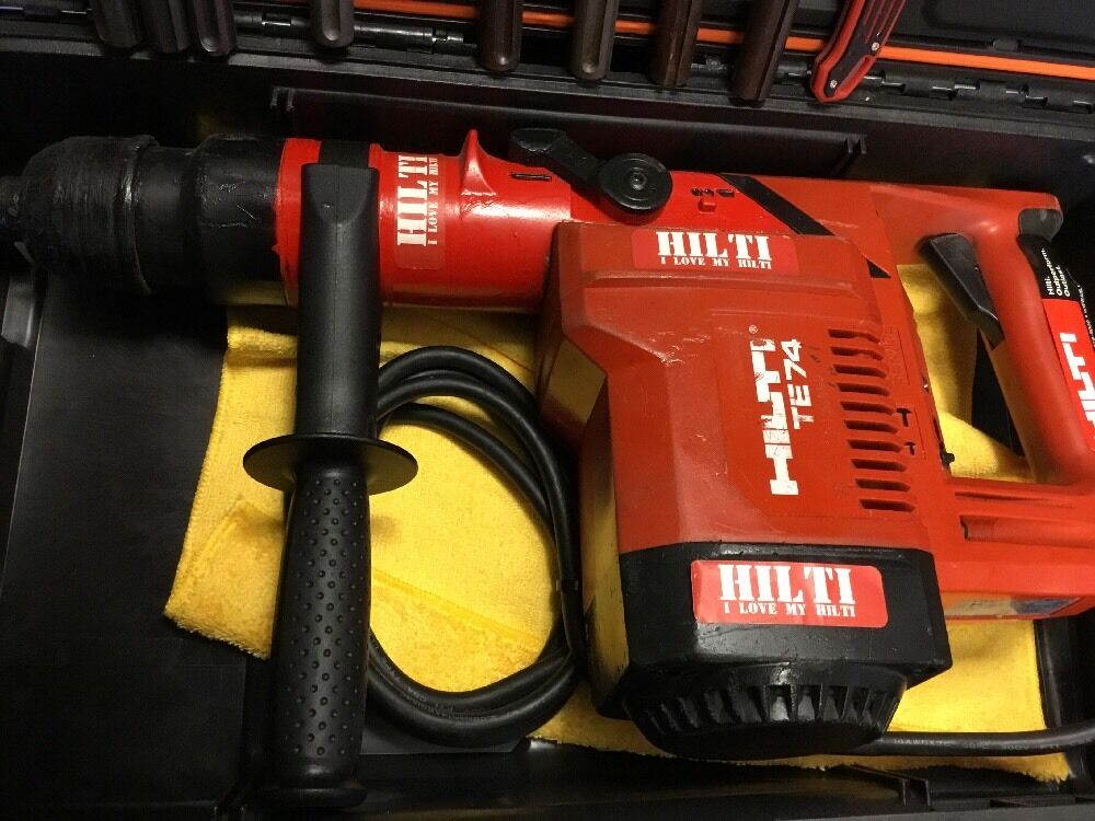 HILTI TE 74, PREOWNED, FREE GRINDER, BITS, A LOT OF EXTRAS,