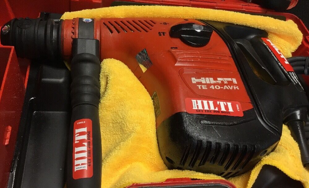 HILTI TE 40-AVR, PREOWNED, FREE BITS & CHISEL, COFFEE MUG