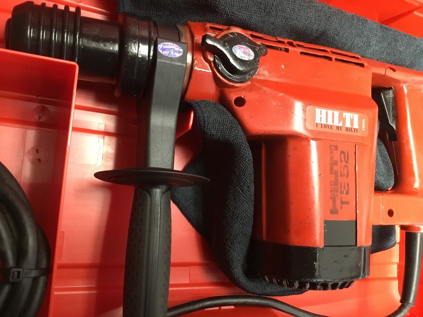 HILTI TE 52 HAMMER DRILL, PREOWNED, FREE CHISELS, BITS, EXTRAS, FAST SHIP