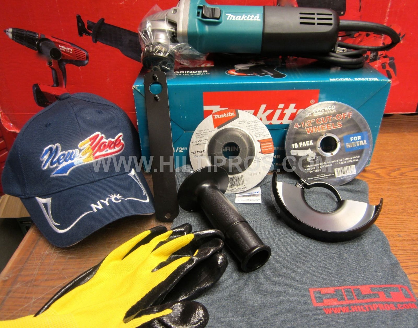 MAKITA GRINDER, EASY TO USE, STRONG, NICE SET, FREE STUFF INCLUDED,FAST SHIPPING