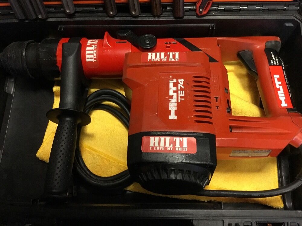 HILTI TE 74, PREOWNED, FREE GRINDER, BITS, A LOT OF EXTRAS,