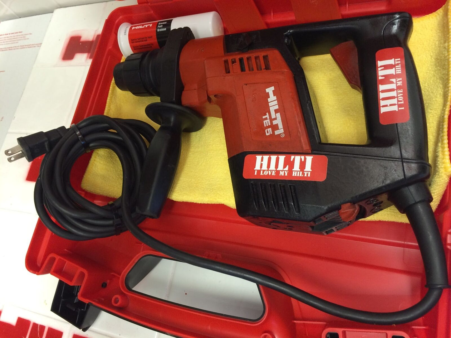 HILTI TE 5 GREAT CONDITION,STRONG, RELIABLE , FREE BITS