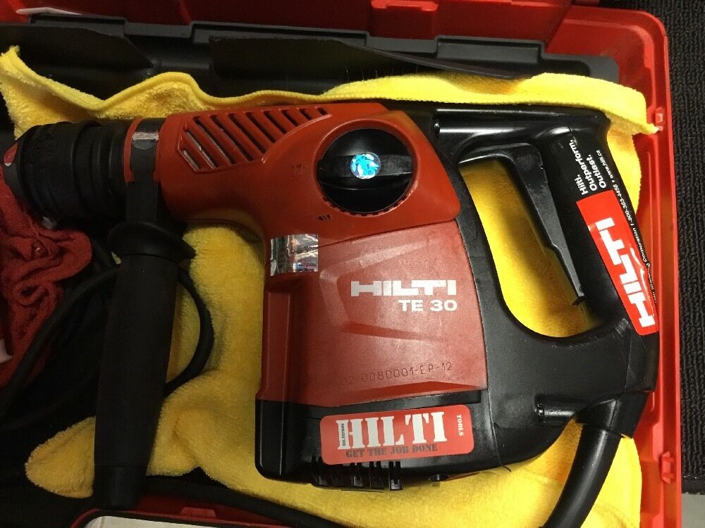 HILTI TE 30, PREOWNED, FREE THERMO BOTTLE, DRILL BITS, EXTRAS