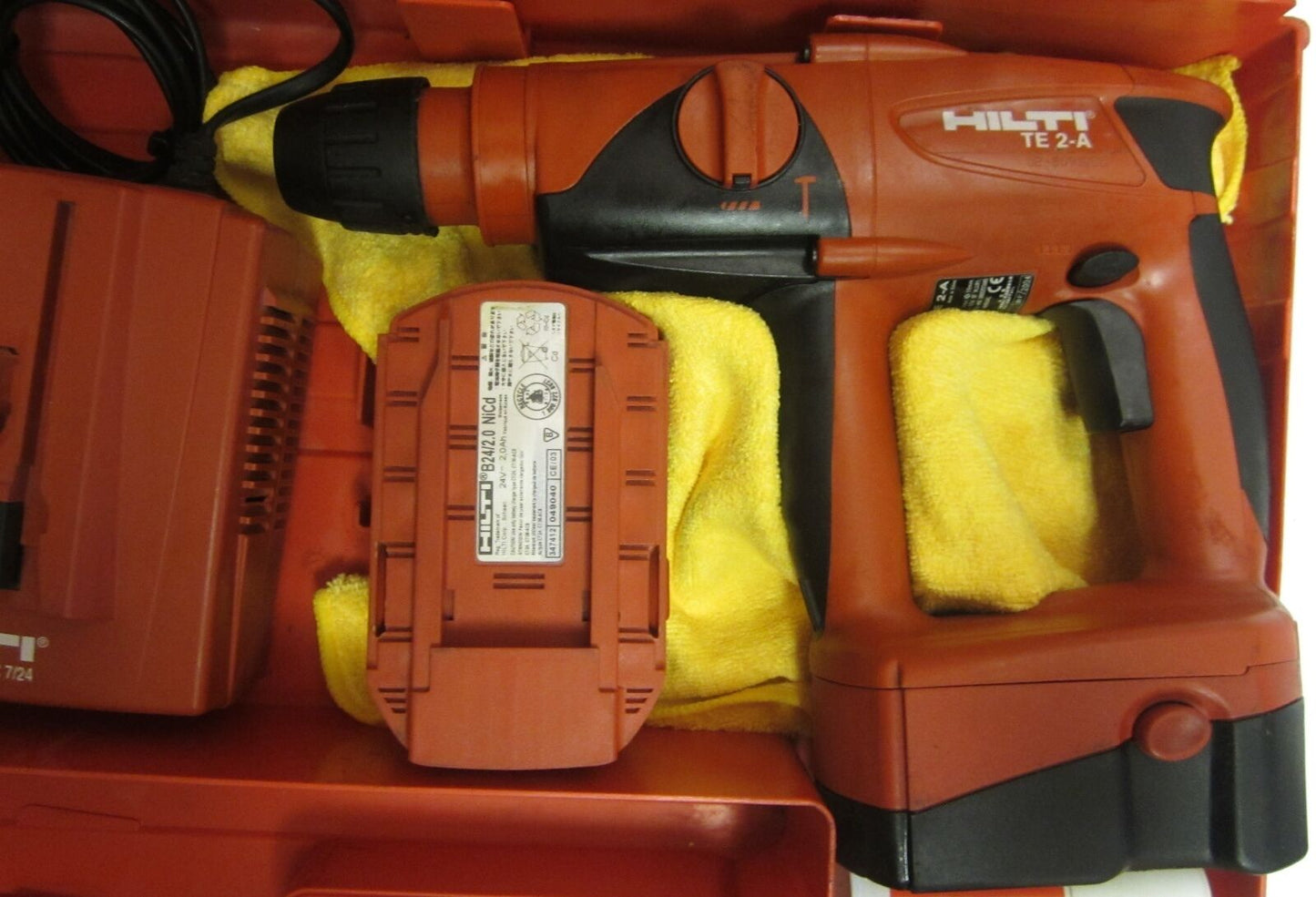 HILTI TE 2 A HAMMER DRILL, PREOWNED, ORIGINAL,FREE EXTRAS, STRONG