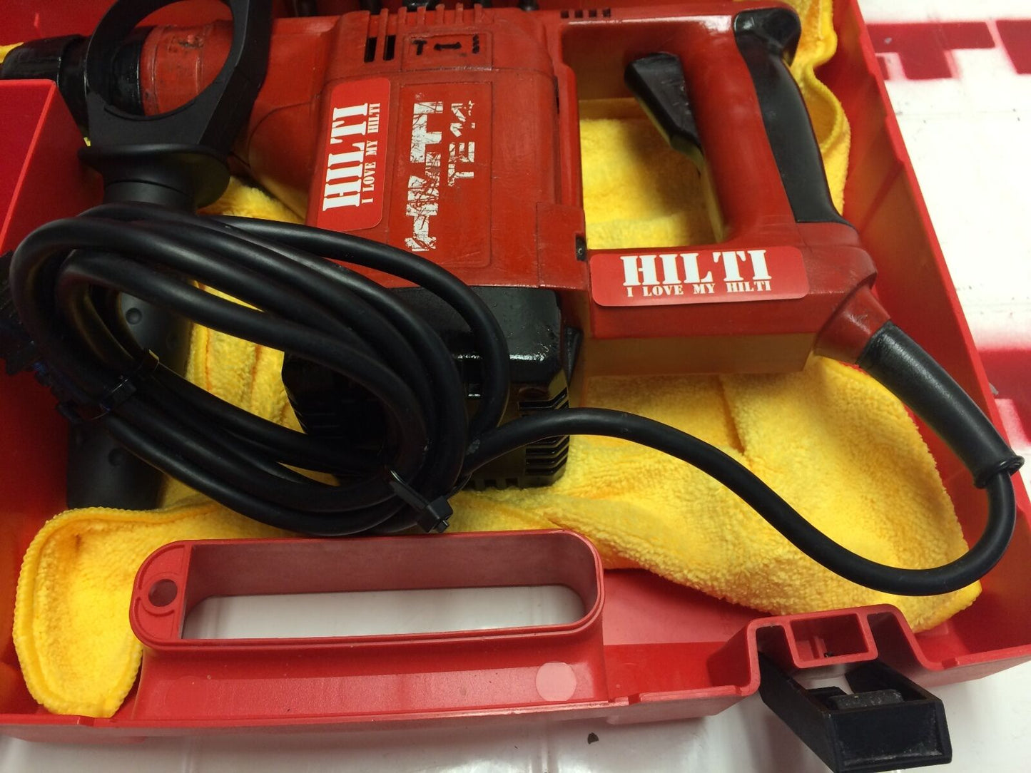 HILTI TE 14 PREOWNED, FREE BITS, CHISELS, HILTI HAT, EXTRAS