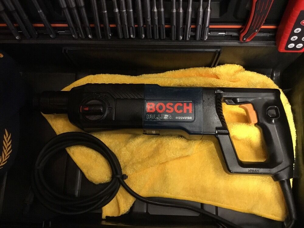 BOSH BULLDOG ROTATORY HAMMER PREOWNED,