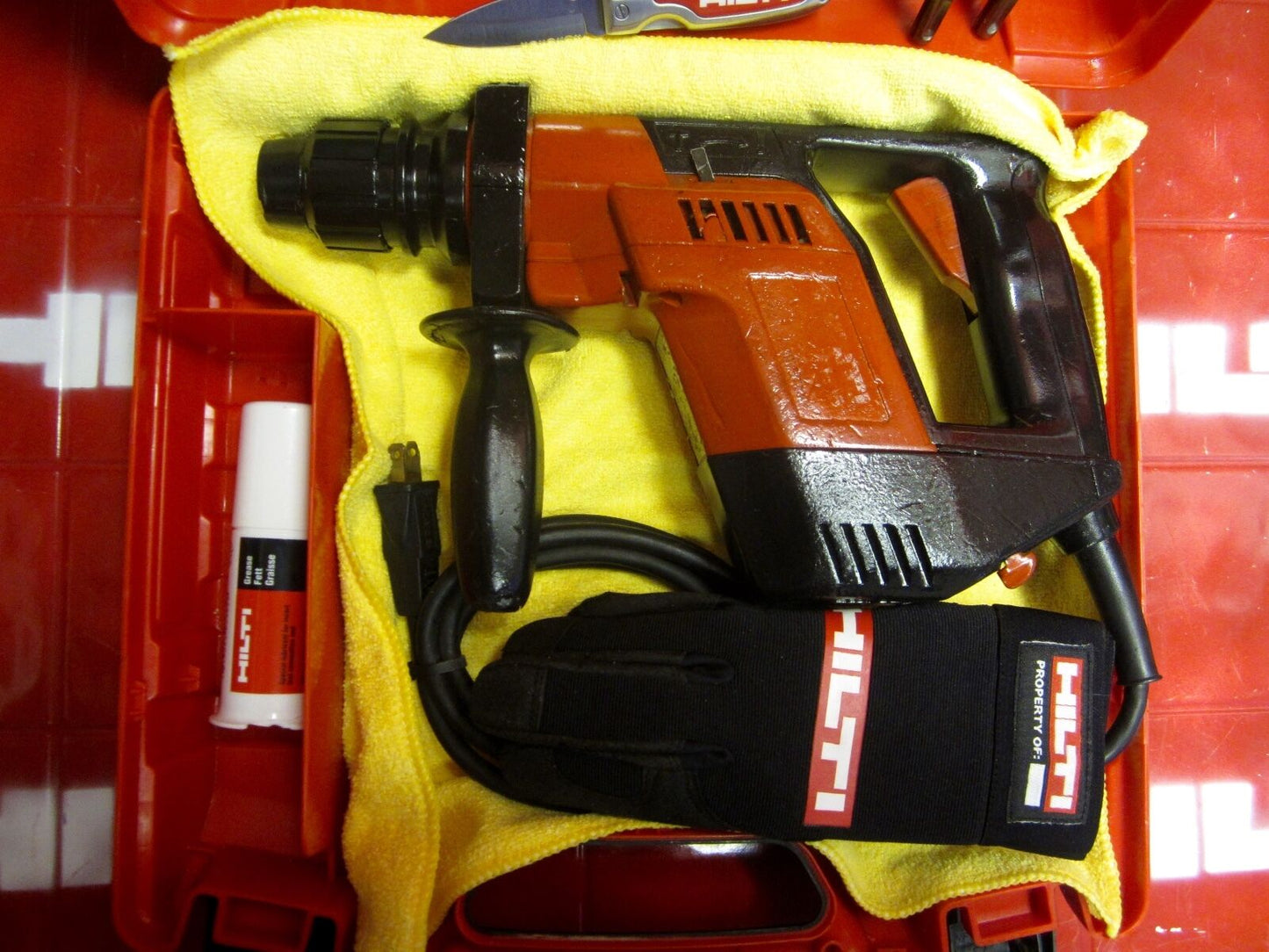 HILTI TE 5 HAMMER DRILL, FREE DRILL BITS & CHISELS