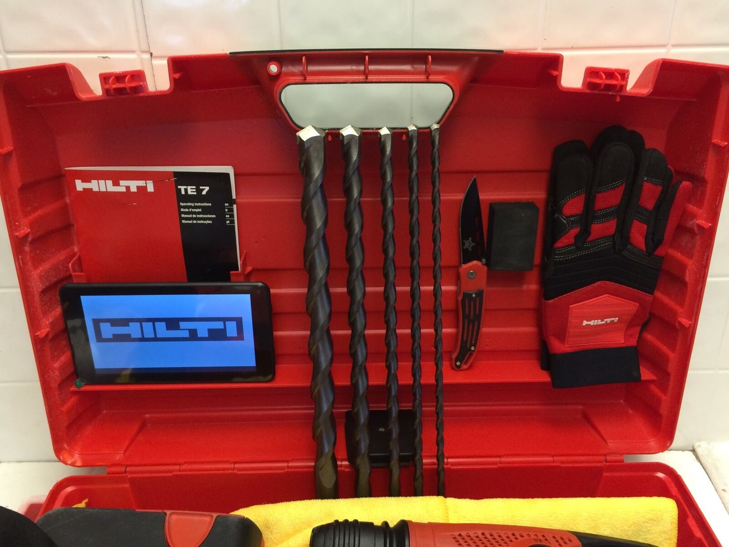 HILTI TE 7 WITH DUSTY REMOVAL SYSTEM, NEW, FREE TABLET, EXTRAS