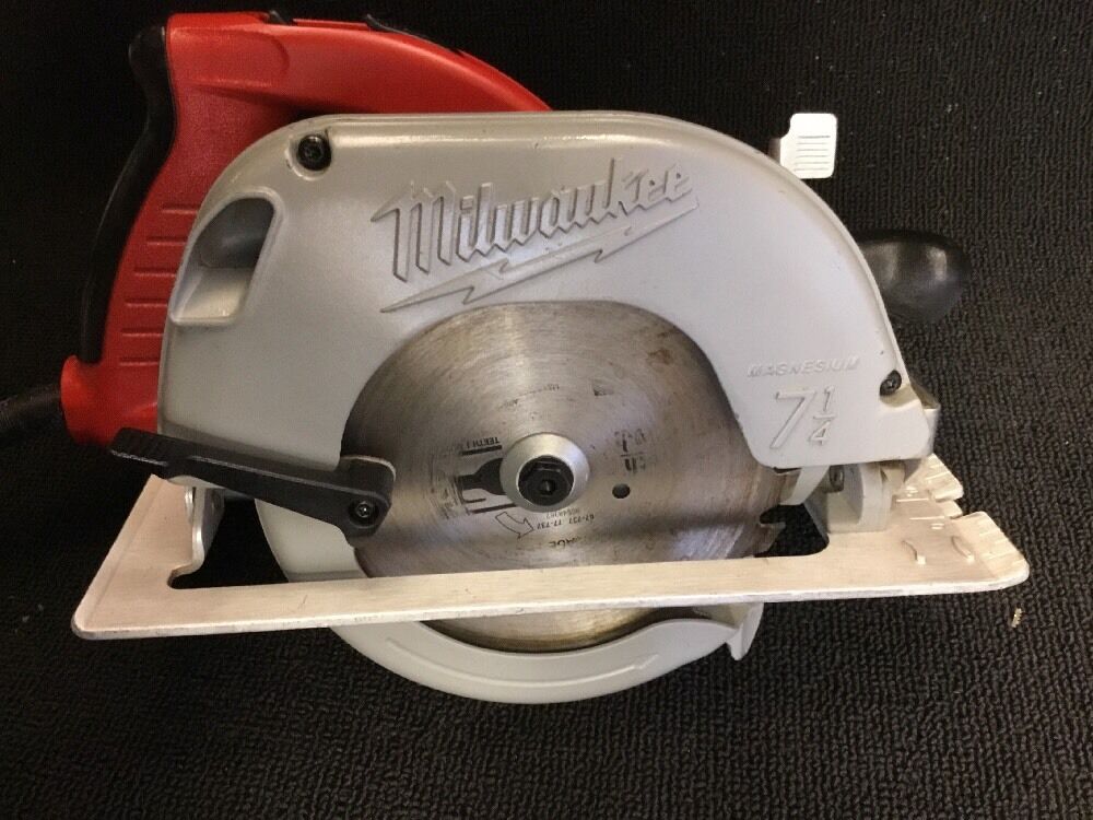 MILWAUKEE CIRCULAR SAW 7-1/4" PREOWNED, FREE ANGLE GRINDER AND EXTRAS, FAST SHIP