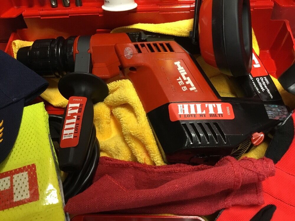 HILTI TE 5 HAMMER DRILL, FREE DRILL BITS AND EXTRAS