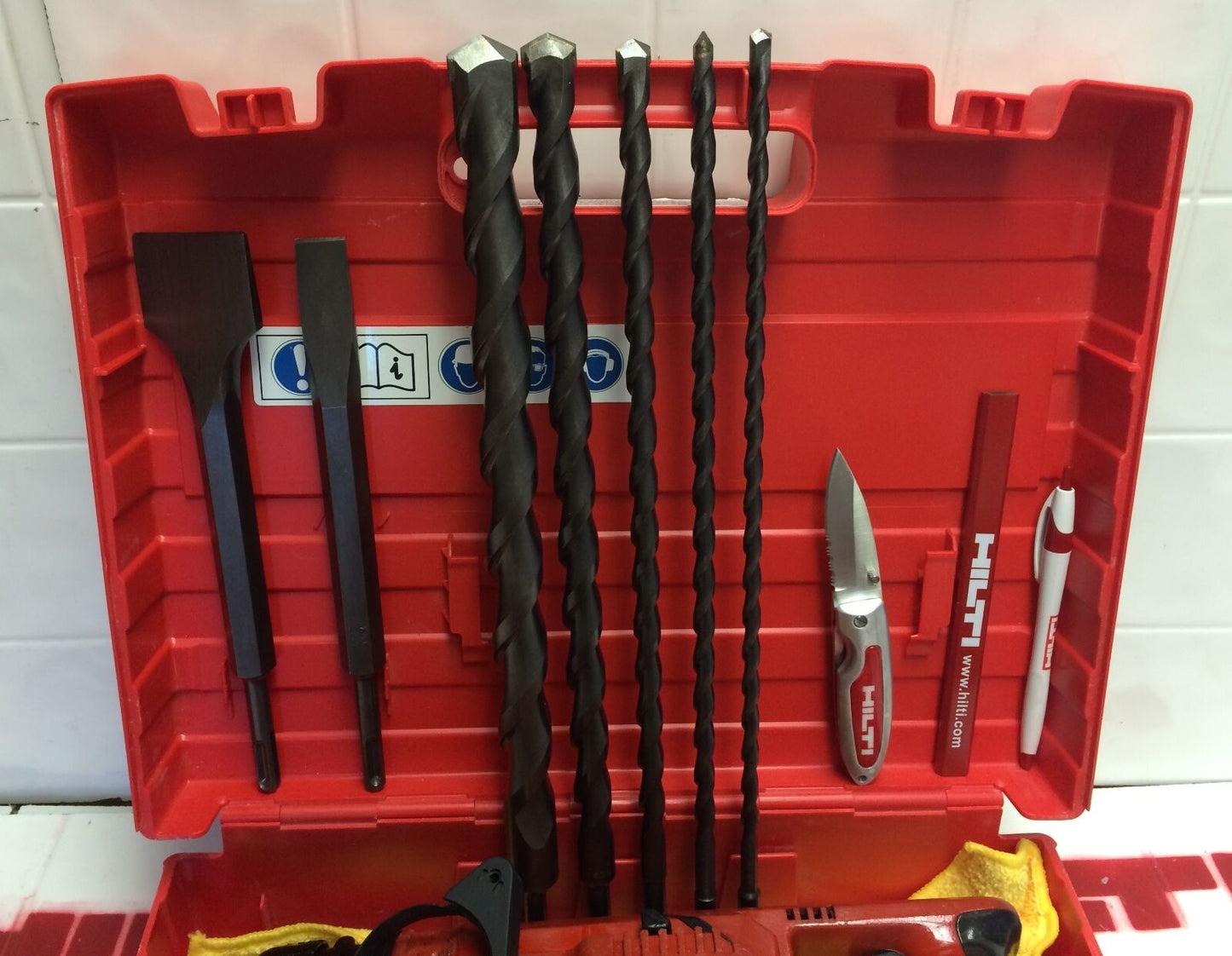 HILTI TE 14 PREOWNED, FREE BITS, CHISELS, HILTI HAT, EXTRAS