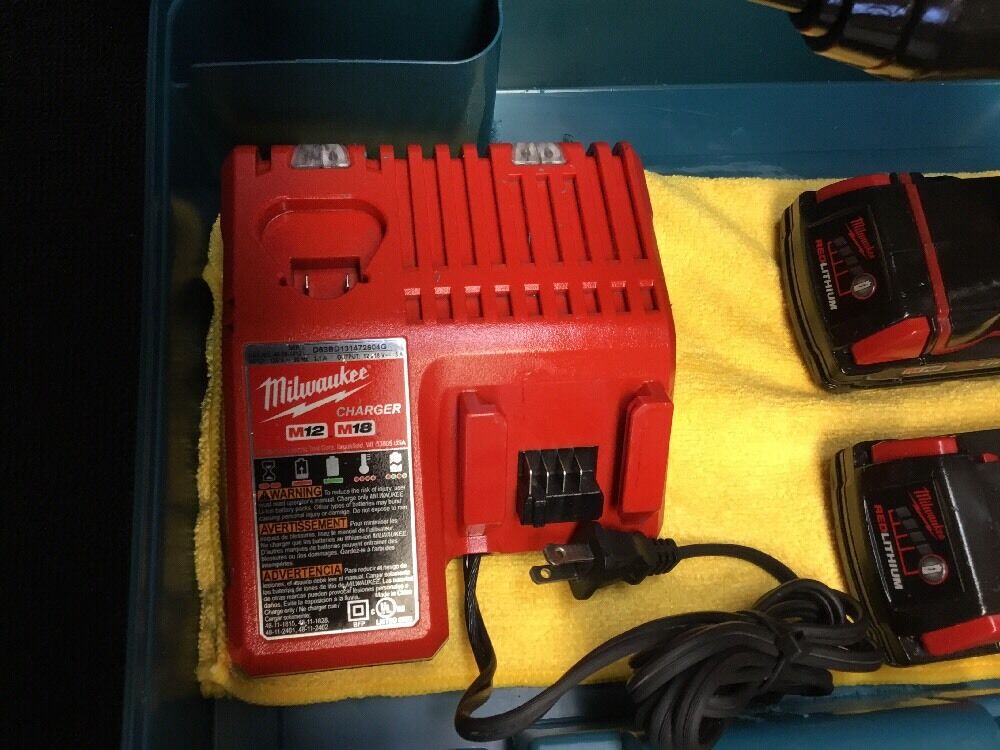 MILWAUKEE 2601-20 CORDLESS DRILL DRIVER, PREOWNED, FREE BITS, THERMO, FAST SHIP