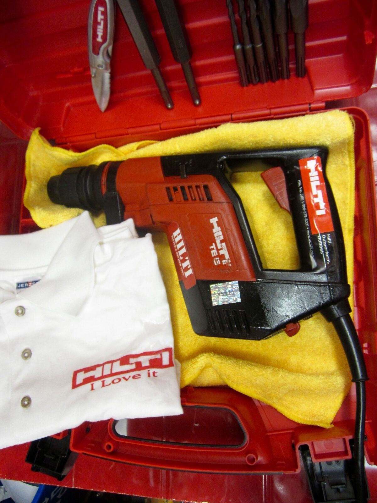 HILTI TE 5 HAMMER DRILL, STRONG, FREE DRILL BITS & CHISELS