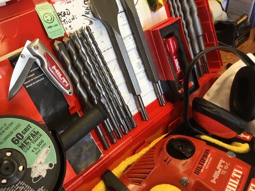 HILTI TE 16C DRILL, EXCELLENT CONDITION, WITH COMPLETE BITS SET,