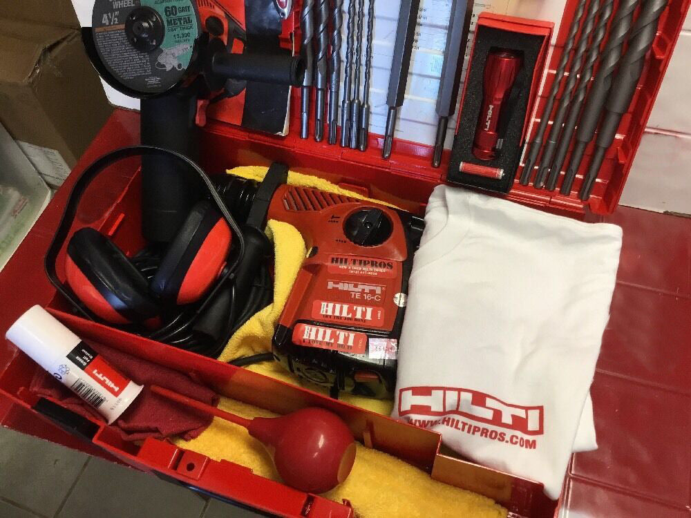 HILTI TE 16C DRILL, EXCELLENT CONDITION, WITH COMPLETE BITS SET,