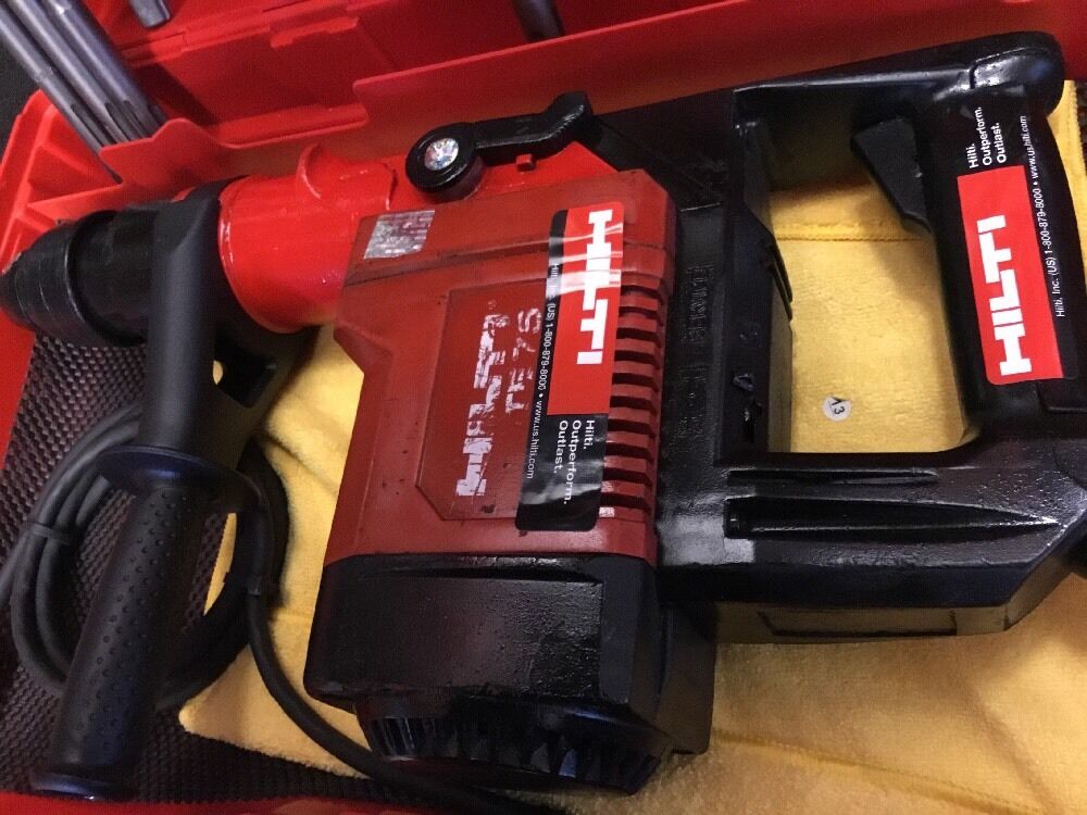 HILTI TE 75 HAMMER DRILL, PREOWNED, FREE GRINDER, A LOT OF EXTRAS