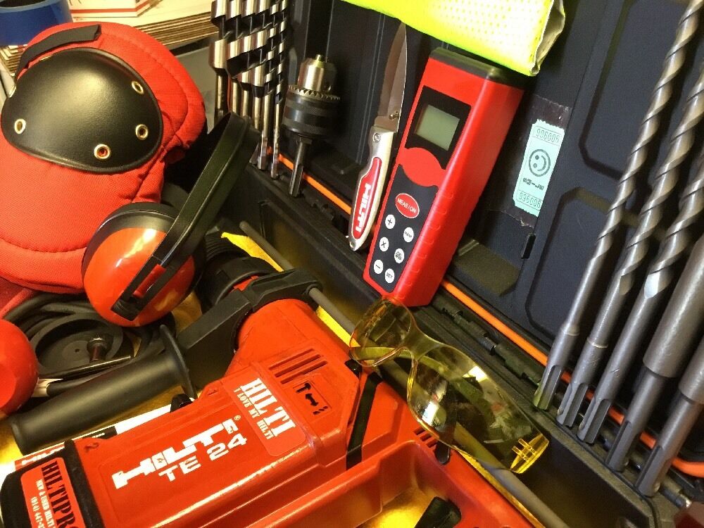 HILTI TE 24 , PREOWNED EXCELLENT CONDITION Free Bits Knife Hat Laser Vest