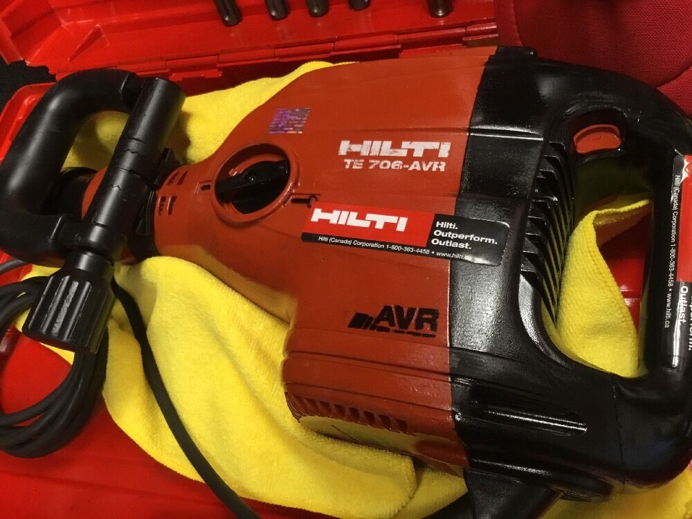 HILTI TE 706 BREAKER, PREOWNED, FREE KNIFE SET, CHISELS, EXTRAS