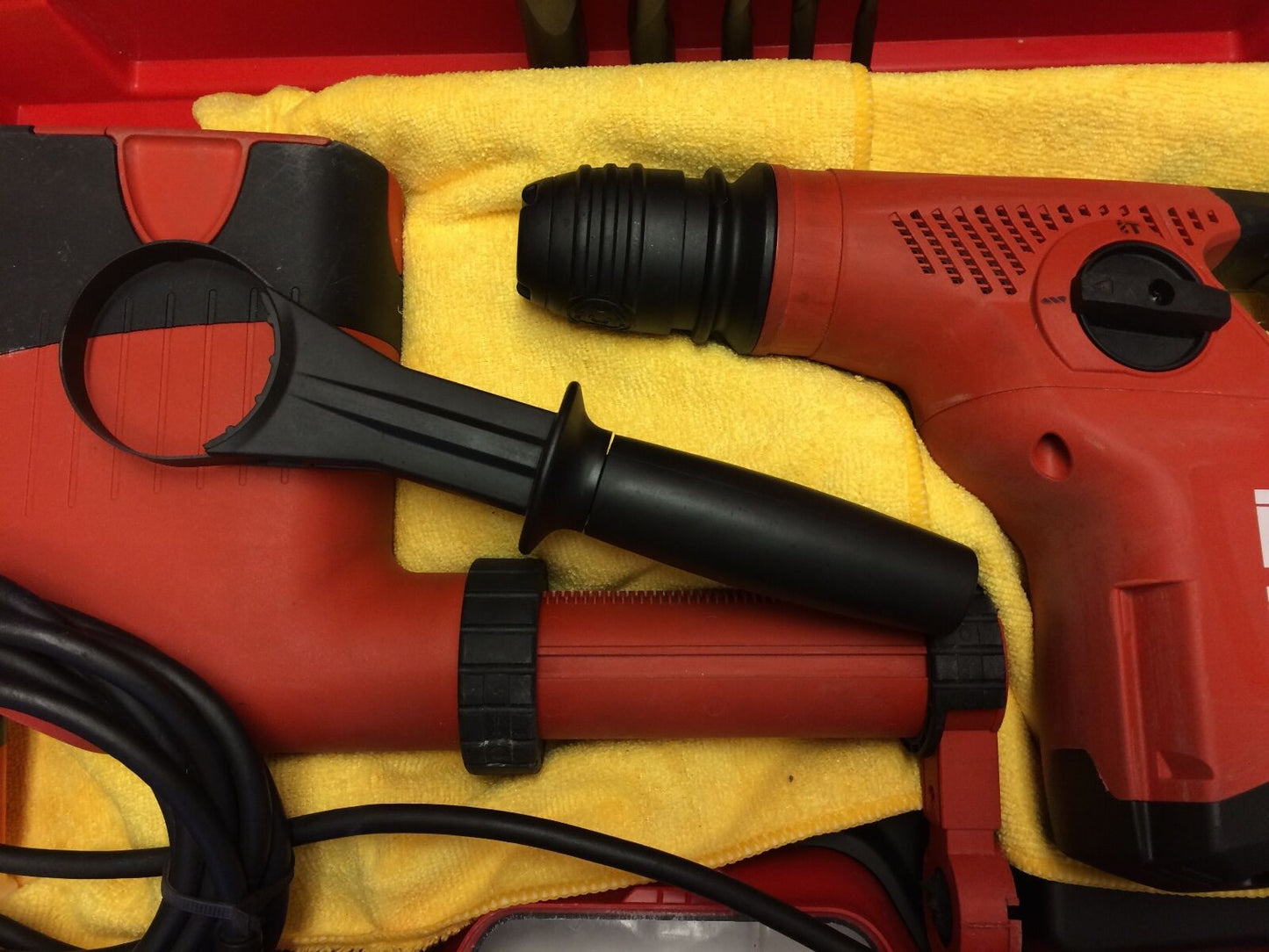 HILTI TE 7 WITH DUSTY REMOVAL SYSTEM, NEW, FREE TABLET, EXTRAS