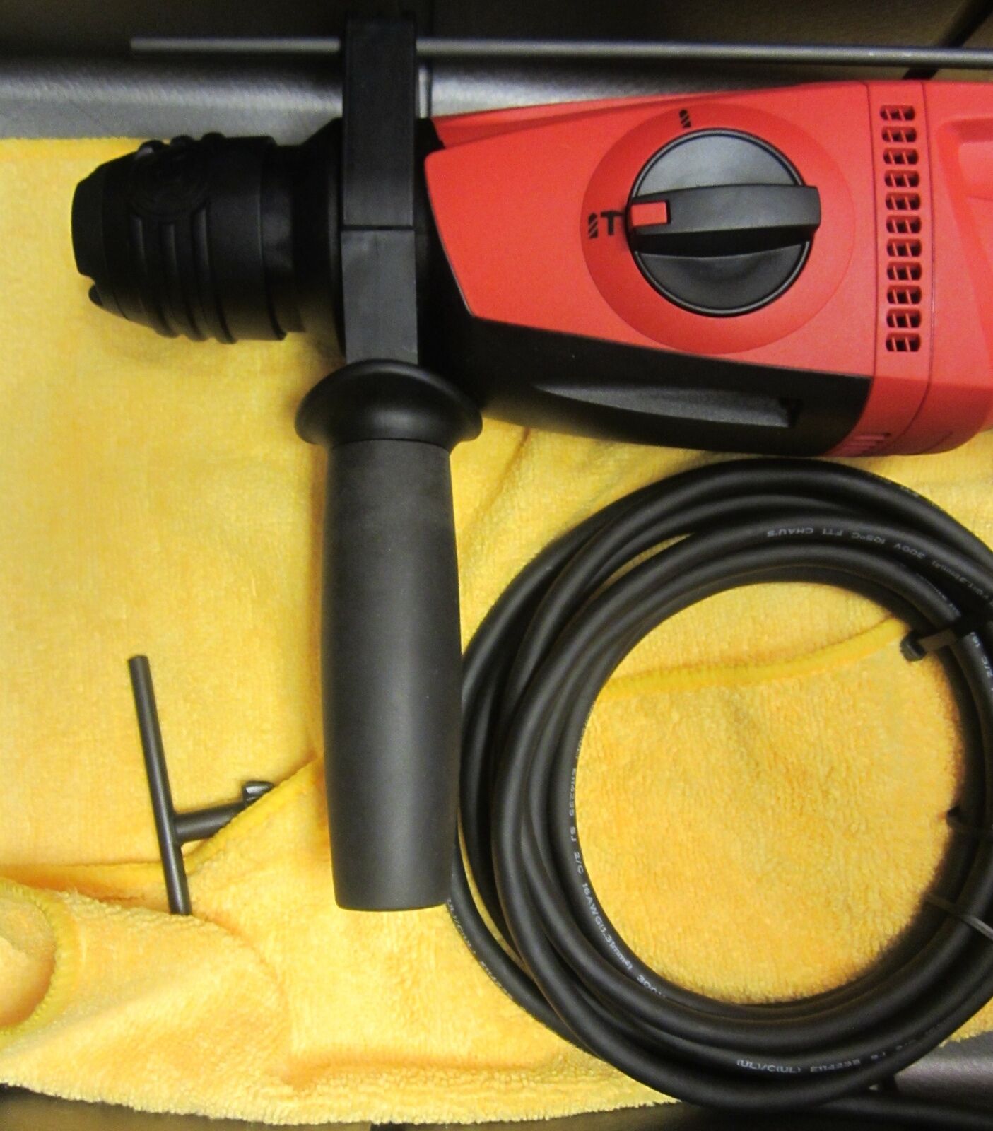 HILTI TE 2  ,SDS PLUS ADAPTOR &  BIT SET , BRAND NEW, ORIGINAL