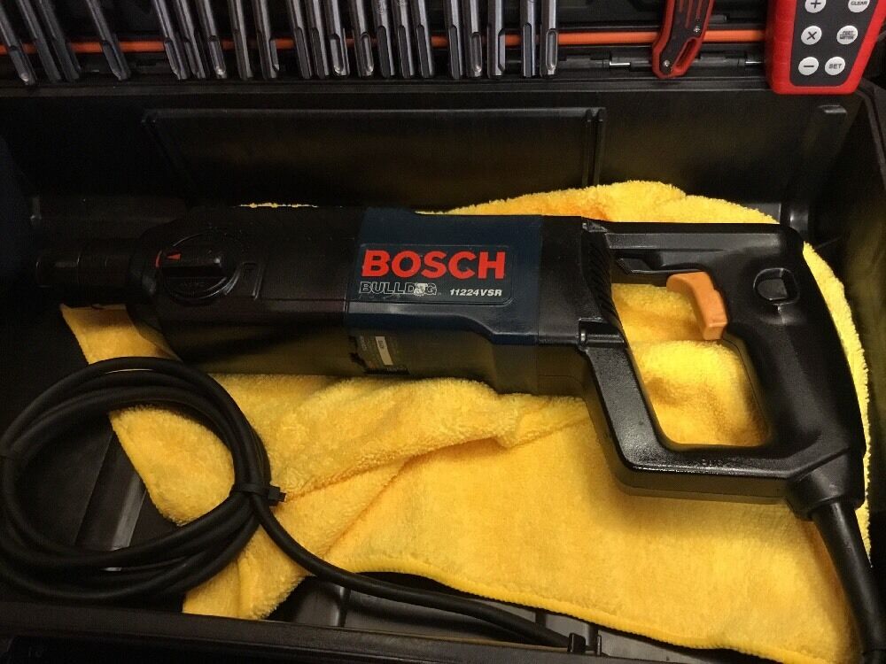 BOSH BULLDOG ROTATORY HAMMER PREOWNED,