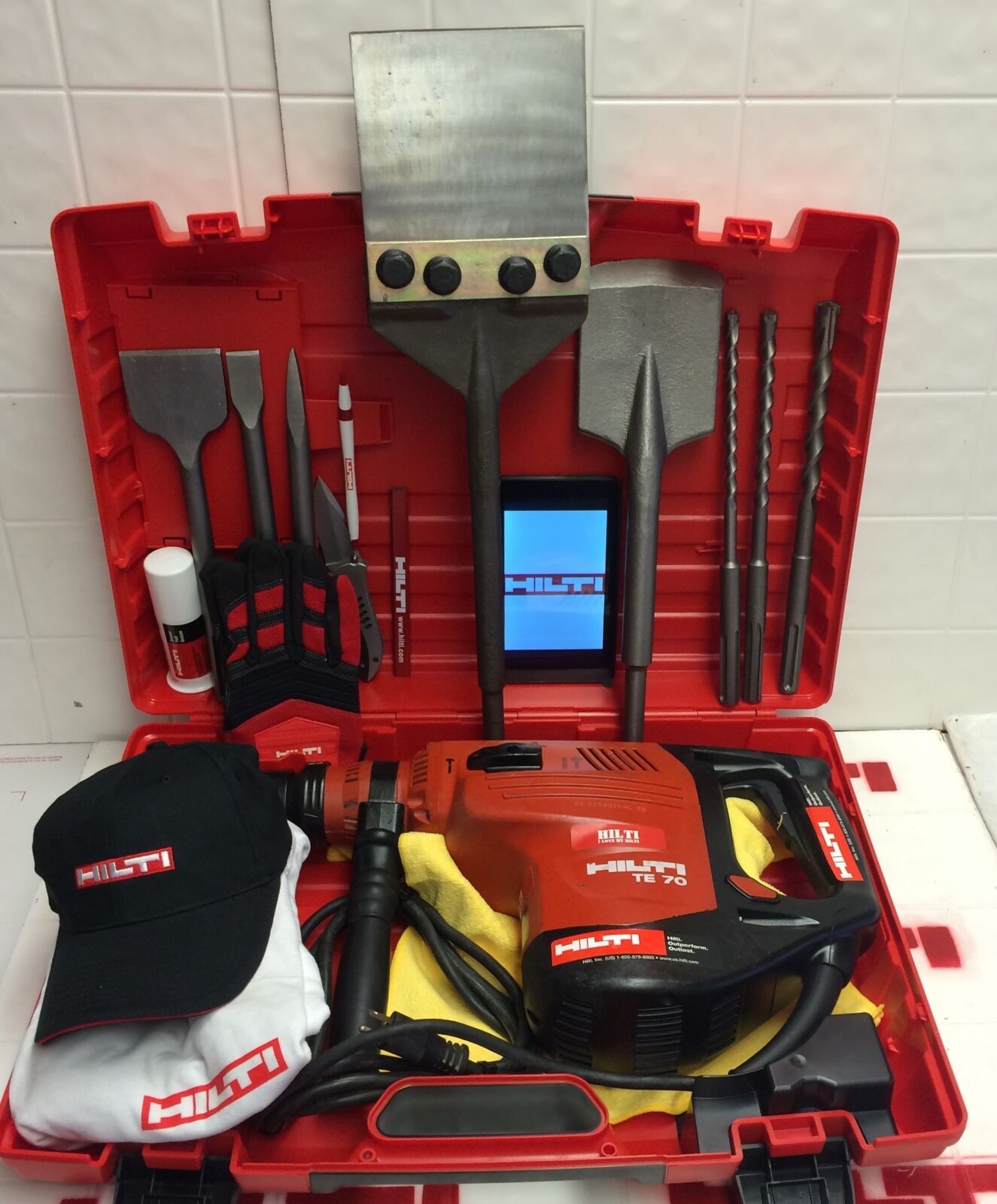 HILTI TE 70, GREAT CONDITION, FREE TABLET, CHISELS, A LOT OF EXTRAS