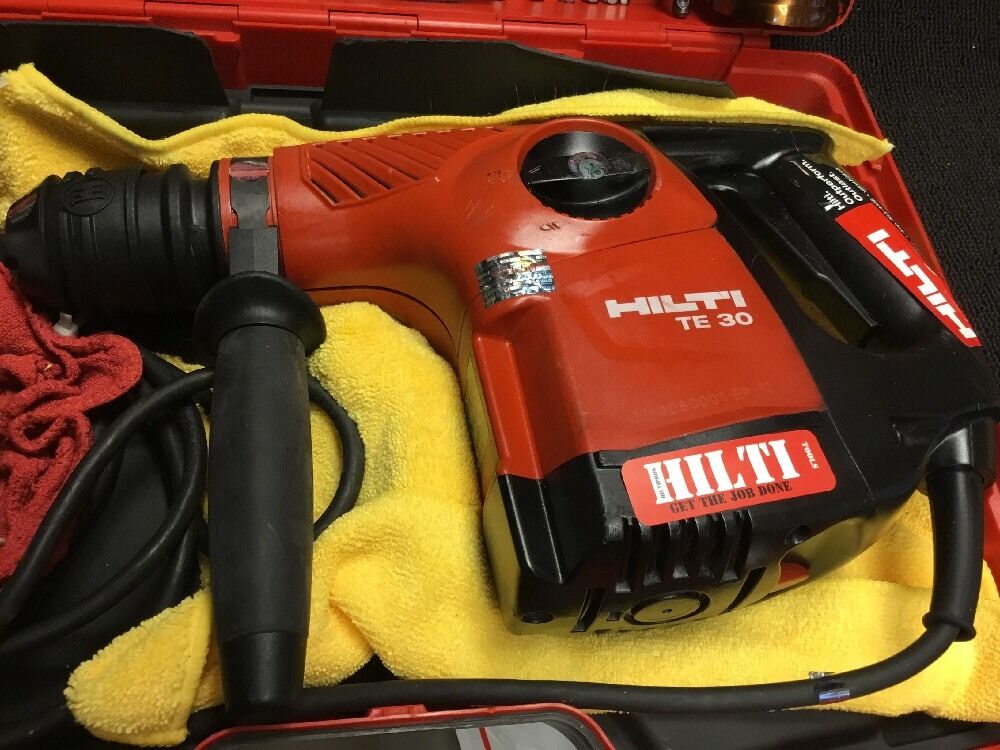 HILTI TE 30, PREOWNED, FREE THERMO BOTTLE, DRILL BITS, EXTRAS