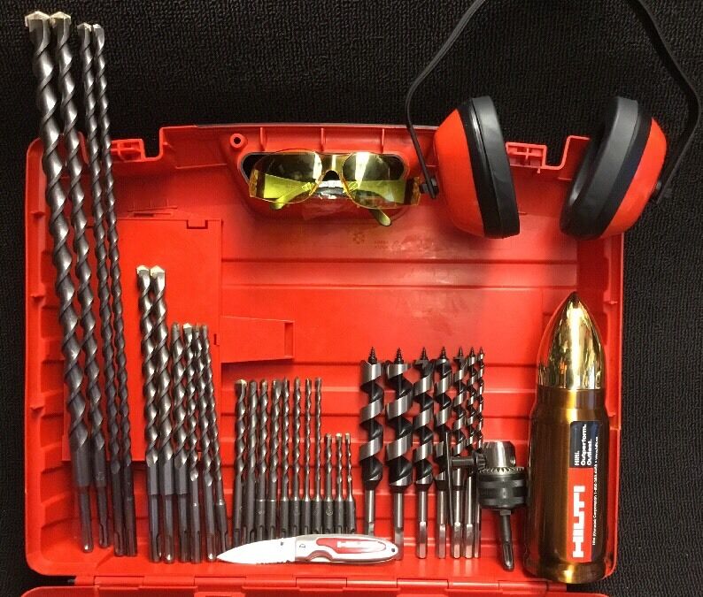 HILTI TE 30, PREOWNED, FREE THERMO BOTTLE, DRILL BITS, EXTRAS