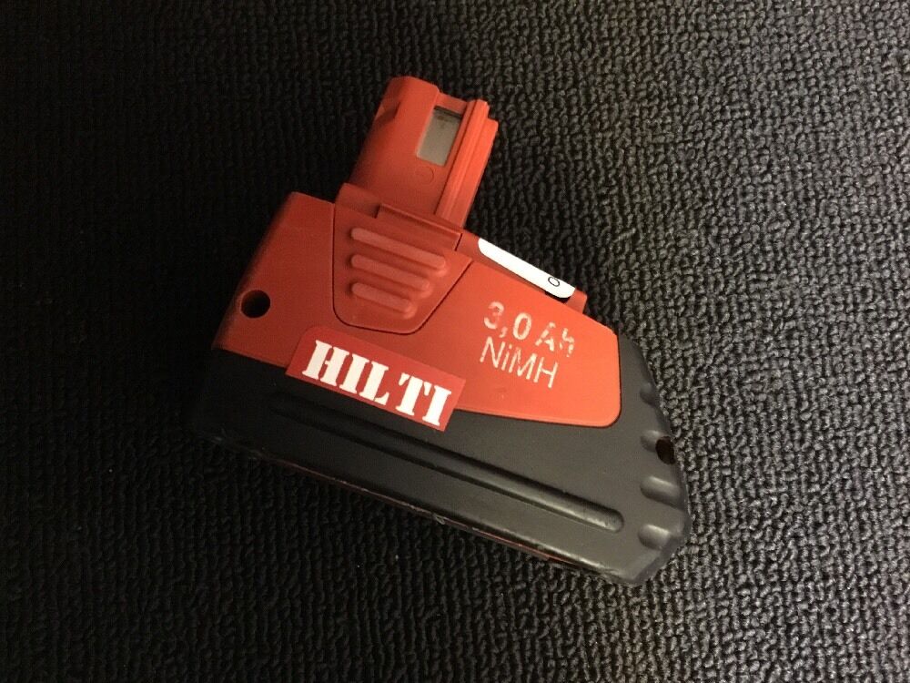 HILTI 12V BATTERY SFB 126 3.0AH, LIKENEW, FREE HAT,