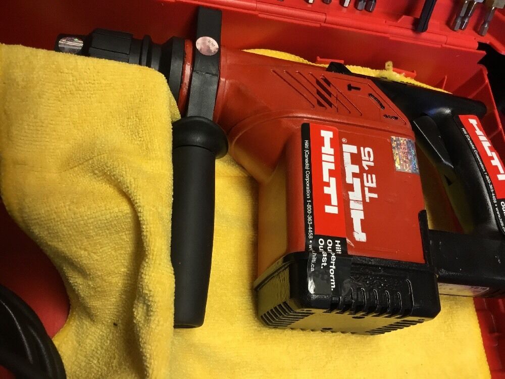 HILTI TE 15 HAMMER DRILL PREOWNED, FREE MUG, BITS, EXTRAS