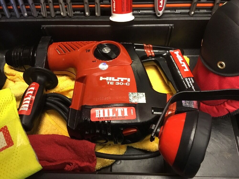 HILTI TE 30-C AVR, PREOWNED, STRONG, FREE DRILLS & CHISELS