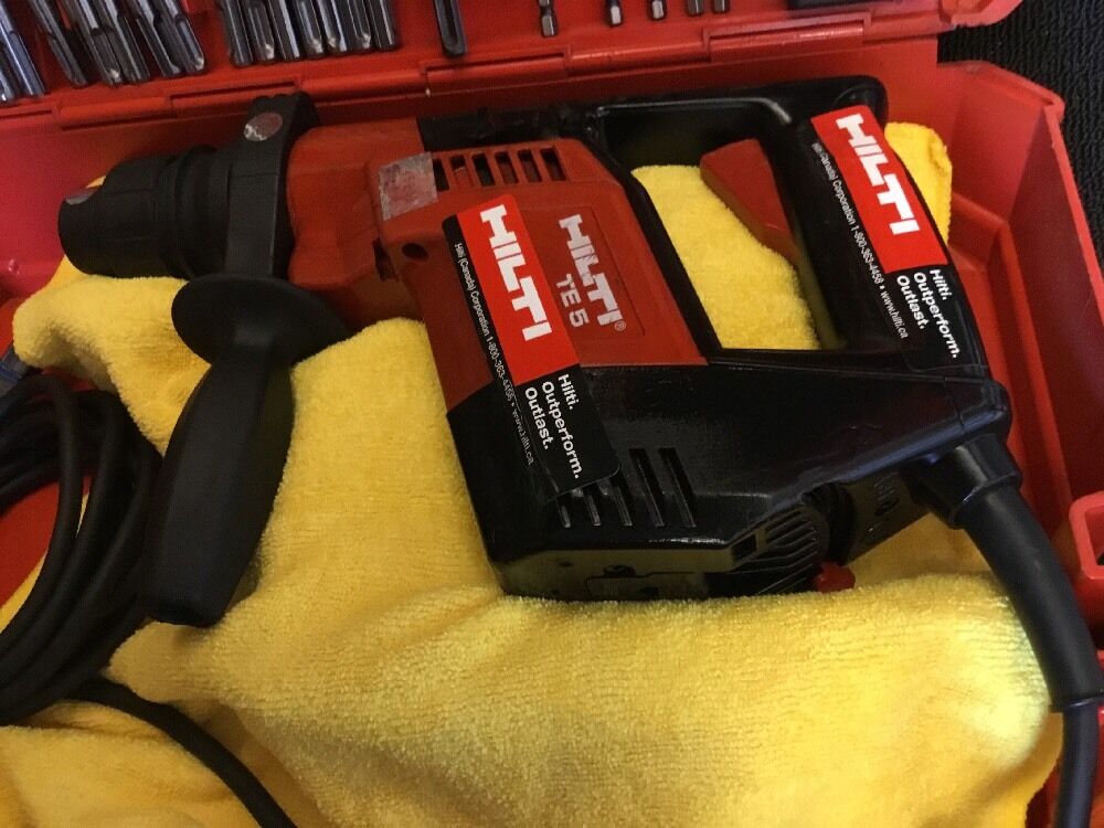 HILTI TE 5 PREOWNED, FREE LASER METER, BITS, A LOT OF ITEMS