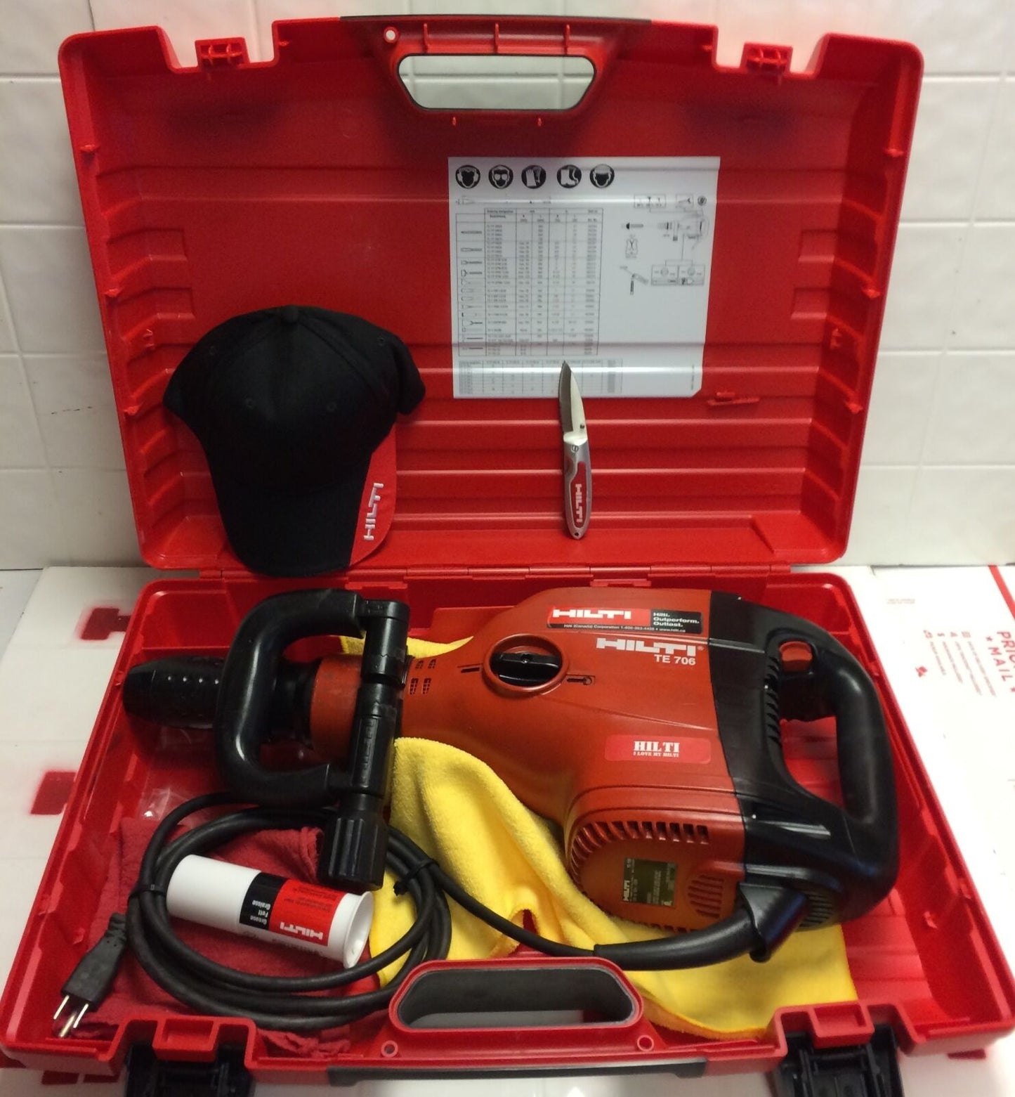 HILTI TE 706 DEMOLITION HAMMER BREAKER, FREE HILTI HAT & KNIFE