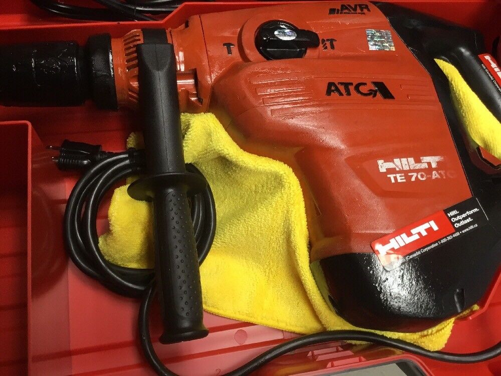 HILTI TE 70 ATC AVR, PREOWNED, FREE GRINDER, BITS, CHISELS, EXTRAS