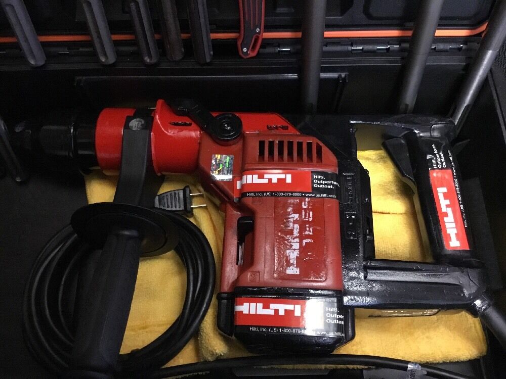 HILTI TE 55 HAMMER DRILL, PREOWNED, FREE GRINDER, A LOT OF EXTRA, FAST SHIP