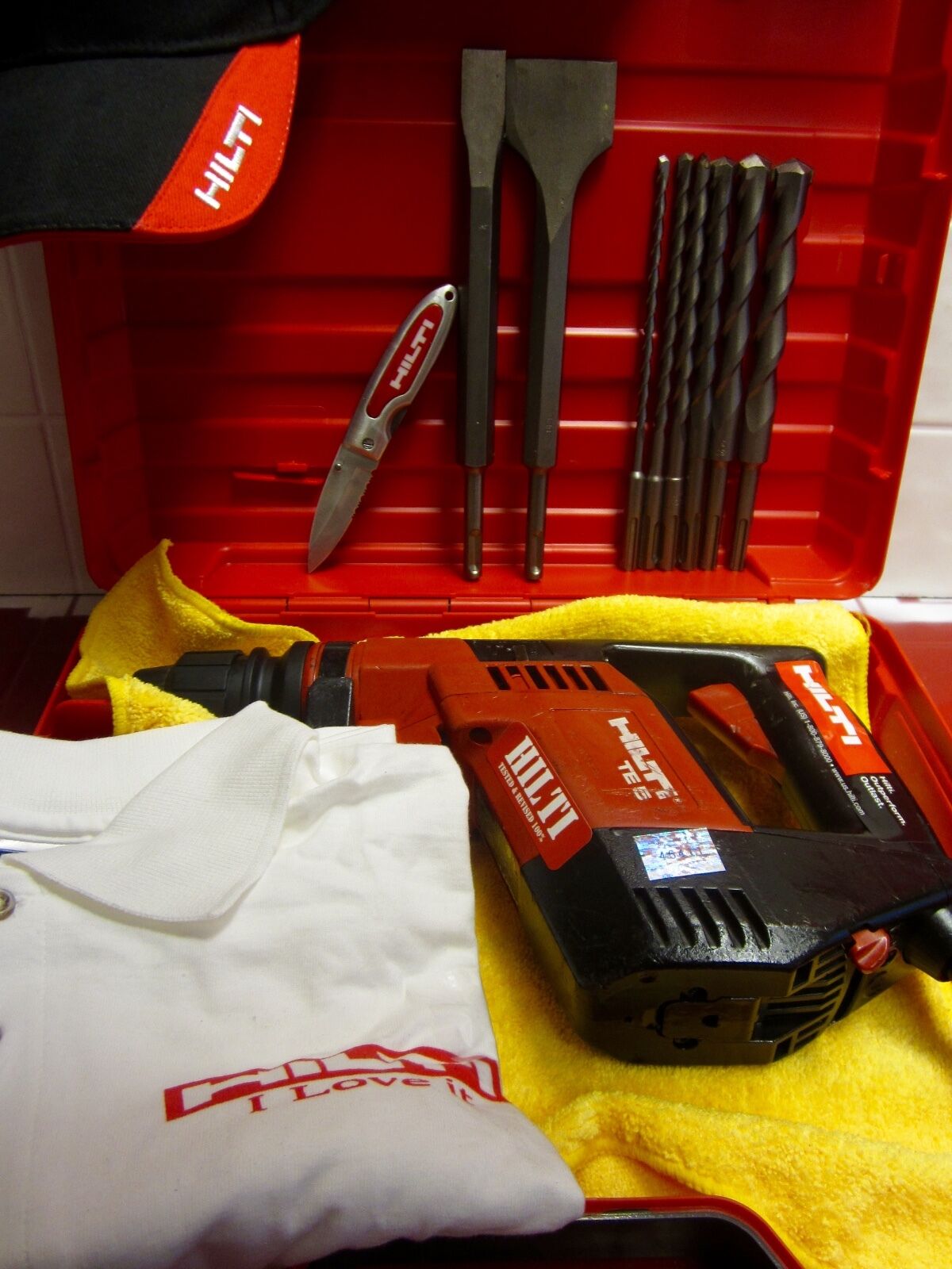 HILTI TE 5 HAMMER DRILL, STRONG, FREE DRILL BITS & CHISELS