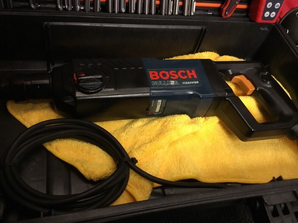 BOSH BULLDOG ROTATORY HAMMER PREOWNED,