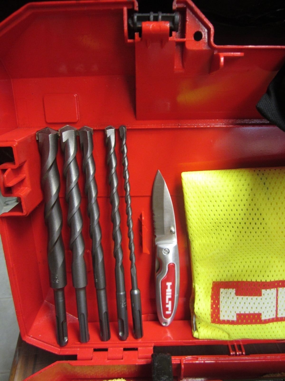 HILTI TE 5 PREOWNED, ORIGINAL, STRONG, DURABLE, FREE BITS, HILTI VEST