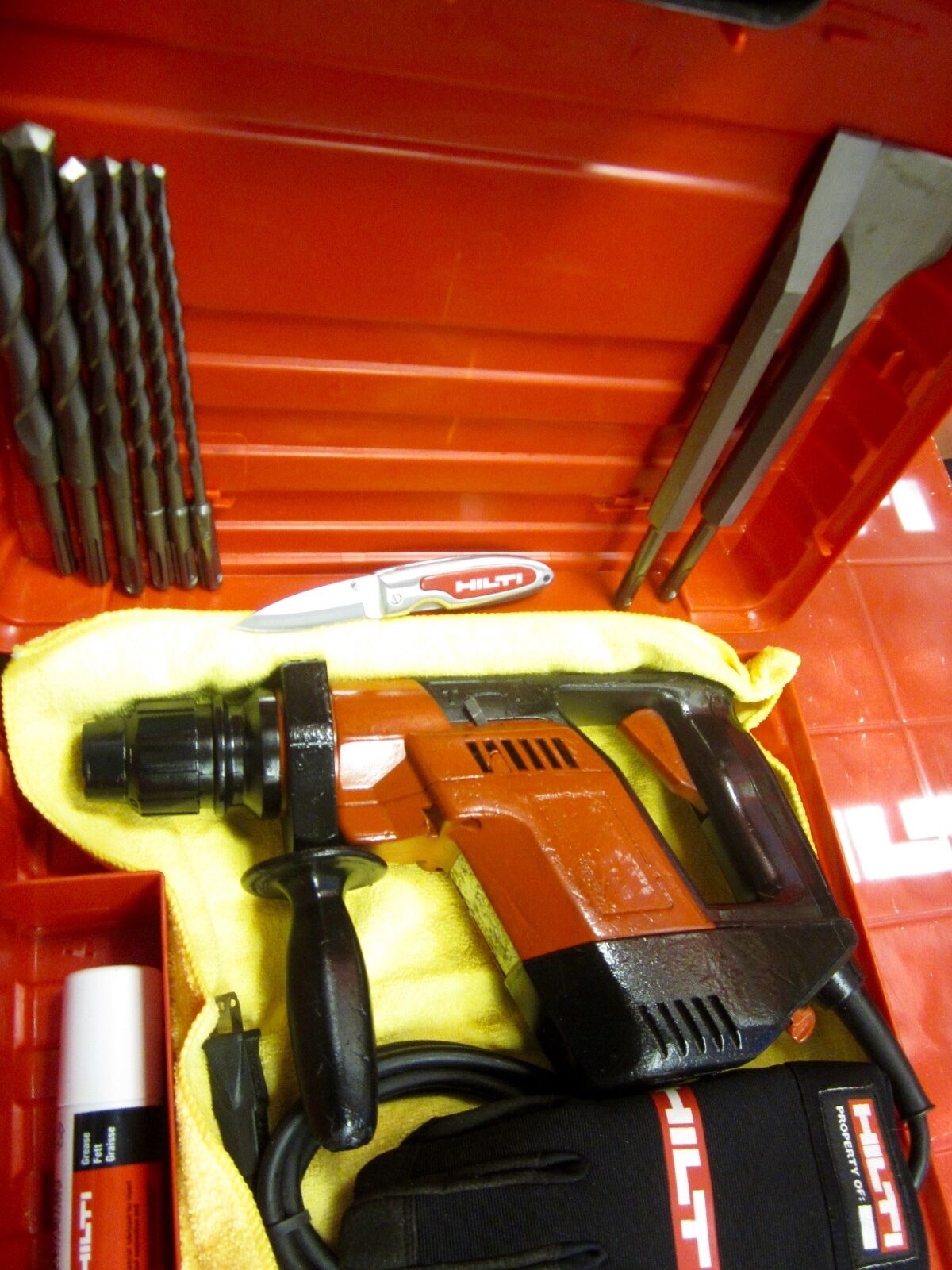 HILTI TE 5 HAMMER DRILL, FREE DRILL BITS & CHISELS