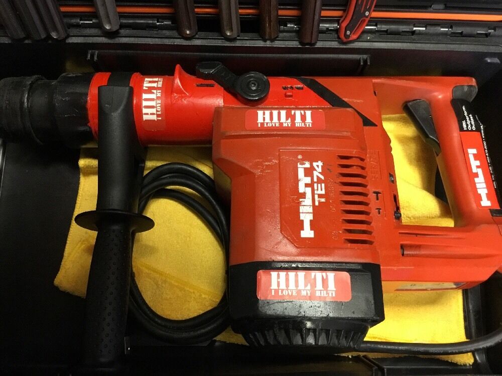 HILTI TE 74, PREOWNED, FREE GRINDER, BITS, A LOT OF EXTRAS,